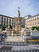 Neptunbrunnen auf der Piazza Municipio, Neapel, Kampanien, Tyrrhenisches Meer, Süditalien, Italien, Europa