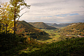 View of the Fils Valley and the Hausener Wand (Fles formation), Türkheim, Bad Üerbkingen, Löwenpfad, Göppingen district, Swabian Alb, Baden-Württemberg, Germany, Europe 
