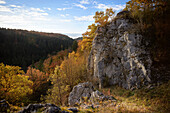  Rock formations in the autumnal &quot;Little Lauter Valley&quot; near Blaustein, Alb-Donau district, Swabian Alb, Baden-Württemberg, Germany, Europe 