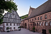 Klosterbrauerei mit Brauladen und Benediktinerabtei Kloster Alpirsbach, Landkreis Freudenstadt, Schwarzwald, Baden-Württemberg, Deutschland, Europa