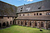  Inner courtyard of the cloister of the Benedictine Abbey of Alpirsbach, Freudenstadt district, Black Forest, Baden-Württemberg, Germany, Europe 