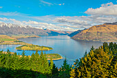  Blick über den Lake Wakatipu und die Remarkables-Bergkette, Queenstown, Südinsel, Neuseeland 