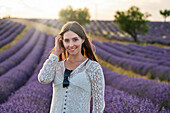 Young girl 30-35 years old, Cultivation of Lavender, Lavender in bloom, Valensole, Alpes-de-Haute-Provence, Provence-Alpes-Côte d'Azur, France, Europe