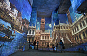Carrières de Lumiéres, Centre d'art numérique projetant des expositions immersives, Les Baux-de-Provence, Bouches-du-Rhône, Provence-Alpes-Côte d’Azur, France, Europe