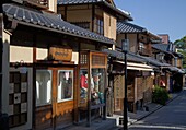Japan, Kyoto, Higashiyama, houses, shops, street scene, 