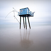  View of a blue fisherman&#39;s house at high tide, Carrelet,, Pornic, Loire-Atlantique, Pays de la Loire, Brittany, France 