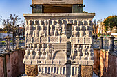Marmorsockel des altägyptischen Obelisk des Theodosius oder Obelisk von Istanbul, auf dem Hippodrom, in Istanbul, Türkei