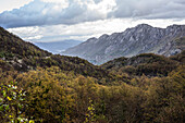 Blick über das Rumija-Gebirge in der Nähe der Stadt Bar, Adriaküste, Montenegro, Balkanhalbinsel