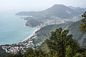 Blick auf Sutomore in der Nähe von der Stadt Bar, Adriaküste, Montenegro, Balkanhalbinsel