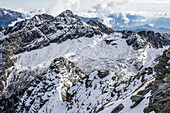 Auf der Via Alta della Verzasca am Poncione di Piota in den Lepontinischen Alpen im Winter, Valle Verzasca, bei Lavertezzo, Region Locarno, Tessin, Schweiz