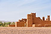 Ruine einer Ksar Lehmburg zwischen Agdz und Zagora, Draa-Flusstal, Provinz Zagora, Region Draa-Tafilalet, Marokko, Nordwestafrika