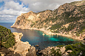 Blick vom Torre de Cala en Basset in die Bucht, nördlich von Sant Elm, Mallorca, Balearen, Spanien