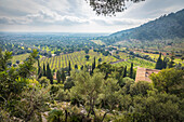 Blick vom Aussichtspavillon des Landguts Raixa in die Ebene, Bunyola, Mallorca, Balearen, Spanien