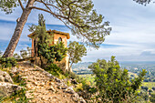 Aussichtspavillon des Landguts Raixa in die Ebene, Bunyola, Mallorca, Balearen, Spanien