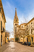  Winter atmosphere in the old town with view of the church of Binissalem, Mallorca, Balearic Islands, Spain 