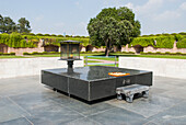 Einäscherungsdenkmal Mahatma Gandhis, Lack Marmorplattform, Raj Ghat, Alt-Delhi, Indien, Asien