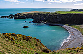 Strandbucht bei Dunnotar Castle, Nähe Stonehaven, Aberdeenshire, Schottland, Großbritannien