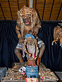 Gruselige Ogoh-Ogoh-Statuen von Hexen, die traditionell während der Ngrupuk-Parade am Vorabend des Nyepi-Tages verwendet werden. Ogoh-Ogoh-Museum, Mengwi, Bali, Indonesien. 