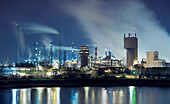 Der Industriekomplex der BASF in der Morgendämmerung, Ludwigshafen, Rheinland-Pfalz, Deutschland