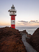 Leuchtturm Faro de Punta Teno bei Sonnenaufgang, Kap Punta de Teno, Buenavista del Norte, Nordwestküste, Teneriffa, Spanien