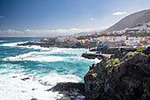 Stürmische See vor der Küstenstadt Garachico, bei Icod de Los Vinos, bei Puerto de la Cruz, Nordküste, Teneriffa, Spanien