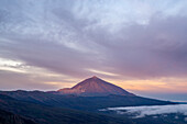 Der Gipfel des Teide im Sonnenaufgang, Caldera im Teide Nationalpark, Teneriffa, Spanien