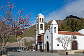 Die katholische Kirche Parroquia de San Fernando Rey in Santiago del Teide, Westküste, Teneriffa, Spanien