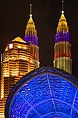 Malaysia, Kuala Lumpur, Pintasan Saloma footbridge, Public Bank, Petronas Towers