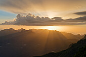 Am Aufstieg zum Gipfel Pico Ruivo bei Sonnenaufgang, bei Santana, Nordküste, Madeira, Portugal