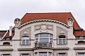 Dekoration an historischer Hausfassade, Prager Altstadt (Alt-Prag, Staré Město), Prag, Tschechien