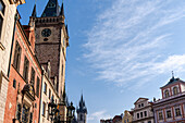 Historische Fassaden und Teynkirche (Kirche der Jungfrau Maria vor dem Teyn), Prager Altstadt (Alt-Prag, Staré Město), Prag, Tschechien