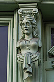 Verzierung an historischem Haus in der Prager Altstadt (Alt-Prag, Staré Město), Prag, Tschechien