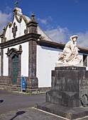  Portugal, Azoren, Insel Sao Miguel, Vila Franca, Kapelle Santa Catarina, Denkmal des Infanten Dom Henrique,  