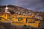  Portugal, Madeira, Funchal, Zona Velha, Festung Sao Tiago, Kirche Santa Maria Maior, Nacht,  