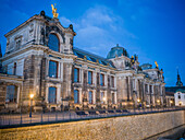  Brühl Gallery at blue hour, Brühl Terrace, Old Town, Dresden, Saxony, East Germany, Germany, Europe 