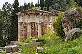 Das Schatzhaus der Athener, Archäologische antike Stätte von Delphi, Mittelgriechenland, Griechenland