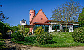 Crass Castle in Eltville, with the Electoral Castle in the background, Rheingau, Hesse, Germany 