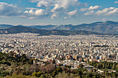 Blick vom Philopapposhügel auf das Häusermeer der giechischen Hauptstadt Athen, Griechenland 