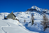 Rifugio Ca Runcasch mit Pizzo Scalino, Berninagruppe, Lombardei, Italien