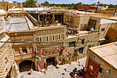  Typical mud-brick architecture and Musee d&#39;art Touzeurous in the old town (Ouled el-Hadef, Medina) of the oasis town of Tozeur, Tunisia 