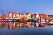  View of the old town houses on the Untertrave, Hanseatic City of Lübeck, Schleswig-Holstein, Germany 