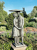  Bronze sculpture &quot;Lovers under the Umbrella&quot; by Jürgen von Woyski (1962), Potsdam, Brandenburg, Germany, Europe 