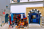  Souvenir shop with leather bags, shoes and textiles and entrance to the Dar el-Annabi Palace in the (Medina) old town of Sidi Bou Said, Tunisia 