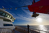 Kreuzfahrtschiff, Tourist auf dem Bugdeck, Drake Passage, Tierra del Fuego, Ushuaia, Argentinien, Südamerika