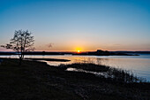  Norway, Skjeberg, Hansemakerkilen, sunset, sea, small islands, hiking trail with bridge 