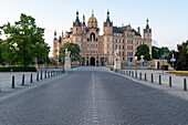  Schwerin Castle in the warm light of the morning sun, UNESCO World Heritage Site, Schwerin, Mecklenburg-Western Pomerania, Germany 