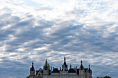  Schwerin Castle, UNESCO World Heritage Site, with clouds in the sky above, Schwerin, Mecklenburg-Western Pomerania, Germany 
