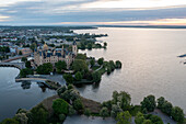 Schwerin Castle in the morning sun, UNESCO World Heritage Site, Schwerin, Mecklenburg-Western Pomerania, Germany 