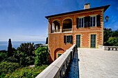 Villa Hanbury mit Terrasse, Blick über den Garten zum Meer, Botanischer Garten Hanbury, Ventimiglia, Ligurien, Italien