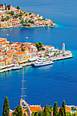  Hafen von Gialos, erhöhte Ansicht, Insel Symi, Dodekanes, Griechenland 